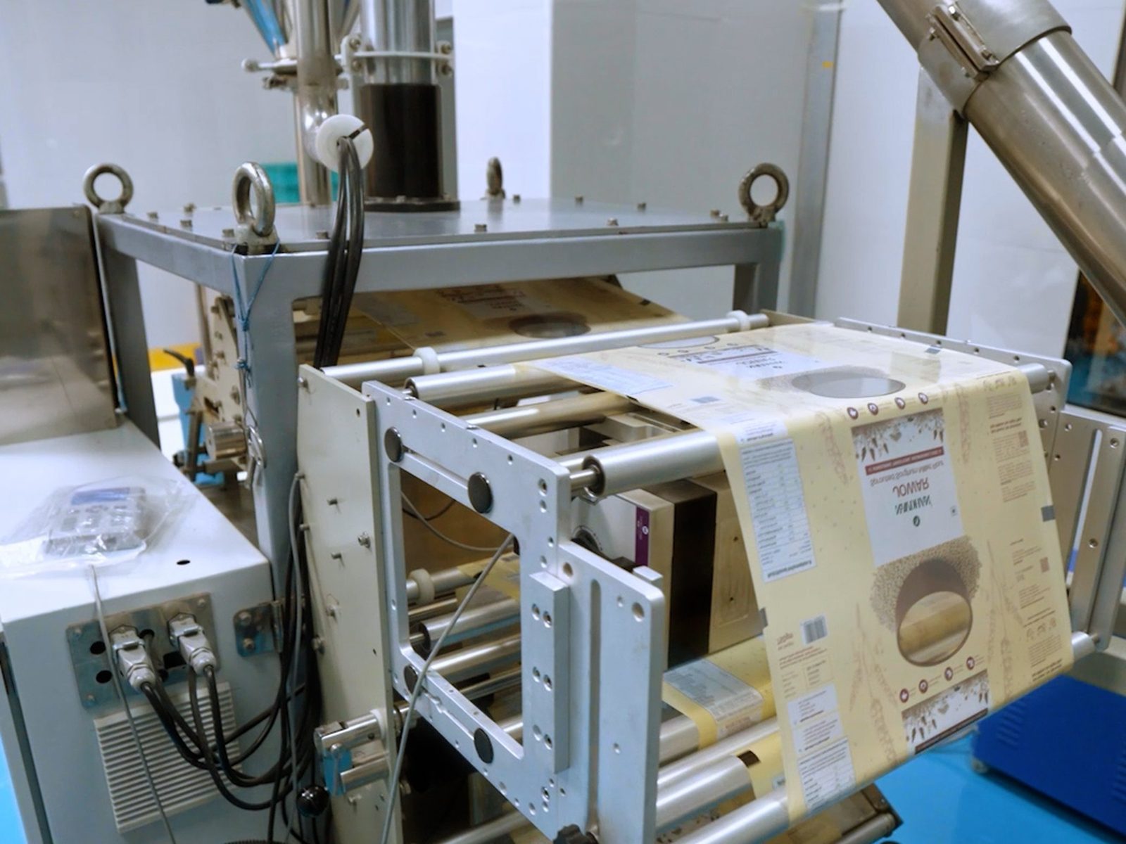 Automated pouch packing line